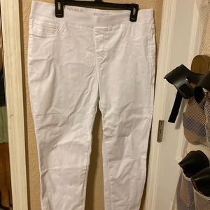 White capri